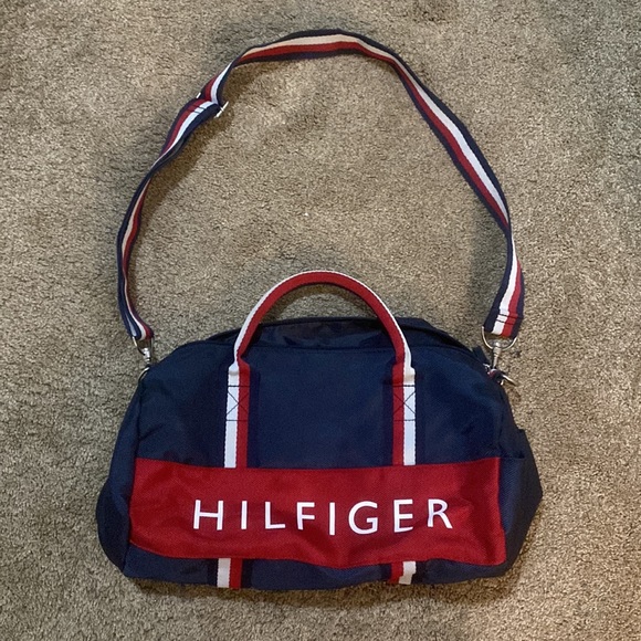 Tommy Hilfiger Duffle Bag, great condition💪💪 - Picture 3 of 4